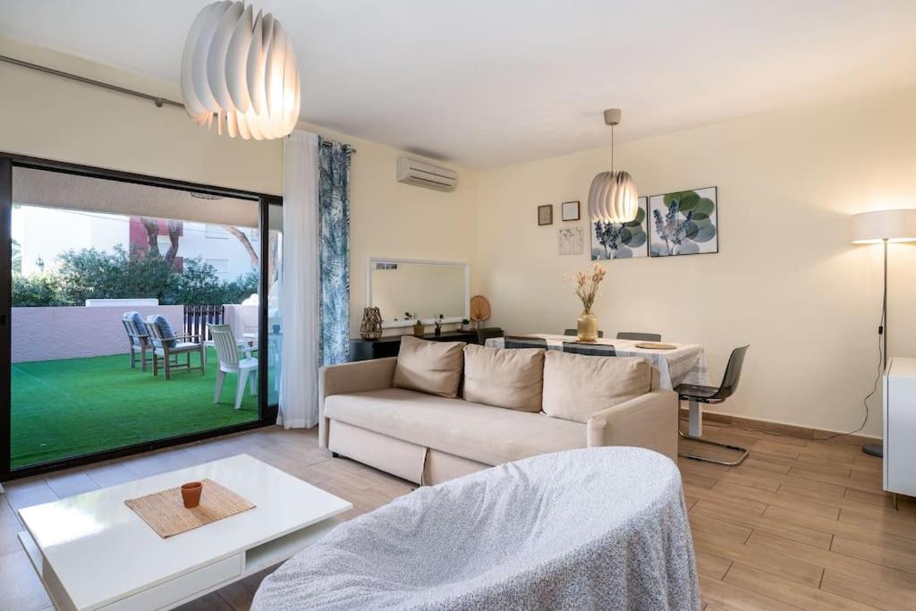 Alegria - Moradia Geminada 6 Com Piscina E Perto Dos Golfes Em Vilamoura Holiday home